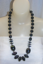 Vintage 26&quot; Necklace Round Black Beads Purple &amp; Green Hues 18-a - $553.18 MXN