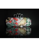Alexander McQueen embroidered leather knuckle clutch - $69,215.39 MXN