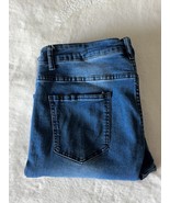 Women’s Straight Leg Dark Wash Jeans With Lace And Pearl Detail Size 3XL - $335.52 MXN