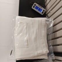 Women's White Denim Mid-Rise Cropped Jeans Measured Size (32×20) image 9