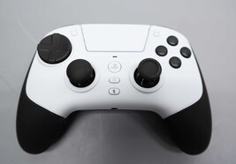 Razer Raiju V3 Pro Wireless Gaming Controller with TMR Thumbsticks image 3