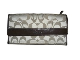 Coach F44529 SV/Khaki Mahogany Sig Sat Slim Envy Wallet New - $2,702.79 MXN
