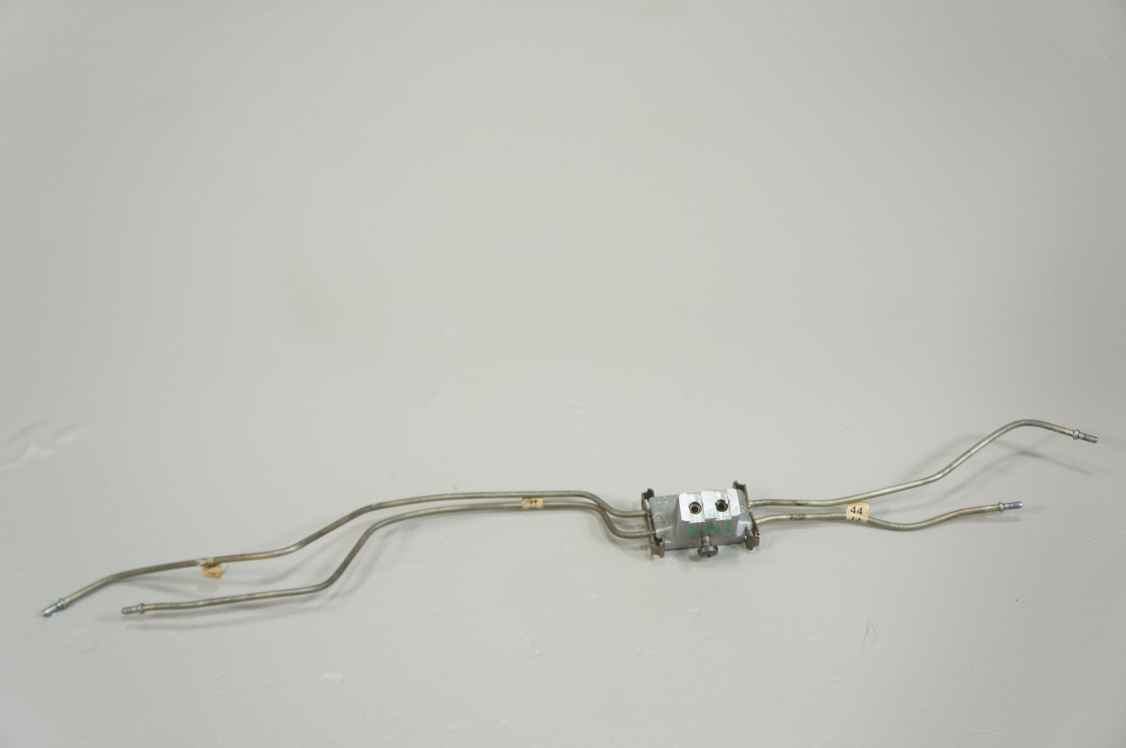 90-02 mercedes sl320 sl500 CONVERTIBLE front lock latch distribution line block Item image 3
