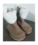 Girls Clarks First Boots with Faux Fur Cuff Dabi Petal Size 6.5W - $19.16 CAD