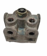 Bendix 065303 Relay Valve - $533.24 MXN
