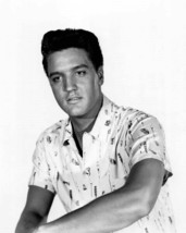 Elvis Presley looking cool in his Hawaiian shirt 1961 Blue Hawaii 8x10 photo - £7.64 GBP