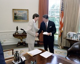 President Ronald Reagan with son Ron in the Oval Office 1981 New 8x10 Photo - £6.89 GBP