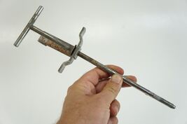 2009-2015 Jaguar XF Spare Tire Tie Hold Down Retainer Retaining Rod Bolt... - €23,05 EUR