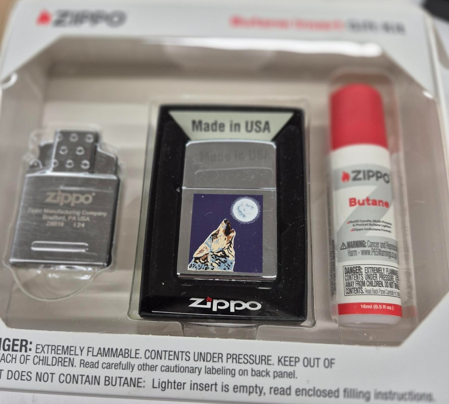 Rare Wolf Howling at The Moon  Zippo Lighter Gift Kit - $37.95