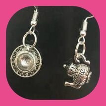Alice In Wonderland Mad Hatter Tea Party Earrings Vintage Teacup &amp; Teapot - $5.00