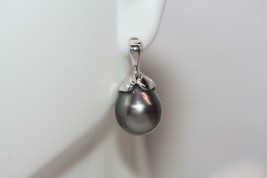 Fine 18K White Gold 11mm Oval Gray Pearl Dangle Drop Earrings Whale Tail Design - £556.55 GBP