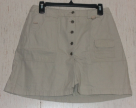 Excellent Womens St. John&#39;s Bay Six Pocket Button Front Beige Skort Size 8 - £18.92 GBP