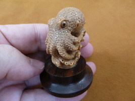 (tb-octo-43) standing Octopus TAGUA NUT palm figurine Bali carving reef ... - £30.89 GBP
