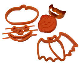 Vintage Halloween Cookie Cutters Plastic and Metal Pumpkin Moon Bat Lot ... - £12.44 GBP