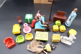Vtg Toy and Toy Accessory Lot - €25,92 EUR