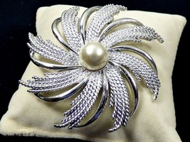 VTG Mid Century silver tone metal white pearl faux Sarah Coventry COV pin brooch - £19.09 GBP