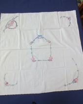 Vtg Hand Embroidery Square Tablecloth Crochet Hem Floral - £11.97 GBP