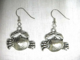 Fun Sea &amp; Surf Crab In A Clam Shell Solid Pewter Pendant Size Dangling Earrings - £14.21 GBP