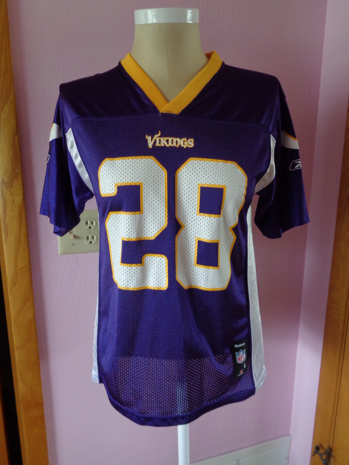 Primary image for Minnesota Vikings Adrian Peterson #28 NFL Reebok Football Jersey Youth L 14-16  