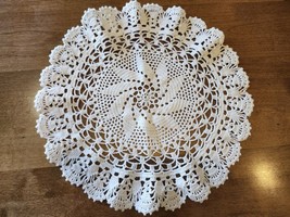 Vintage Chic Crochet White Doily Beautiful White Round - £7.47 GBP