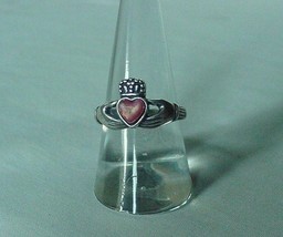 Vintage Sterling Silver Claddagh Ring Reddish Pink Heart Stone - £50.99 GBP