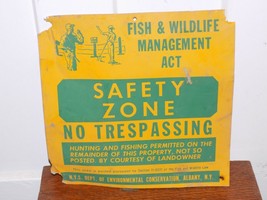 Vintage Fish &amp; Wildlife Management Act Safety Zone No Trespassing Tin Sign - €81,11 EUR