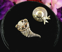 2 Fruit Cornucopia Horn &amp; Gardening Hat Scatter Pins Vintage Brooches Goldtone - £10.31 GBP