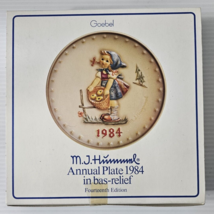 Vintage Hummel Annual Plate 1984  in Original Box in bas-relief 14th Edition - £11.87 GBP