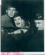 ANN ROBINSON 1953 WAR OF THE WORLDS autographed b/w 8x10 scene still - $641.86 MXN