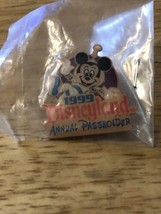 Disney 1999 Disneyland Annual Passholder Mickey Mouse Pin NIP - £12.64 GBP