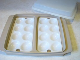 Vintage Tupperware Deviled Egg Taker Keeper Container Potluck Picnic 723 665 - £11.35 GBP