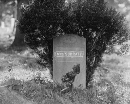 Lincoln Assassination Mrs. Mary Surratt Grave Tombstone 8x10 US Civil War Photo - £7.08 GBP