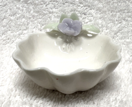 Vintage Floral Raised Relief Porcelain Clamshell Open Salt Cellar Dip 1 ... - $12.38