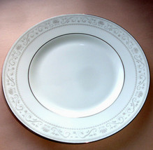Wedgwood Runnymede Platinum 9&quot; Accent Plate Bone China England New - £18.41 GBP