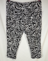 Terra &amp; Sky Plus Size 2X Black White Zebra Print Capri Leggings - £12.94 GBP