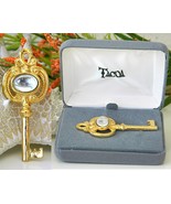 Vintage Tacoa Skeleton Key Pin Brooch Pendant Figural Original Case - £20.06 GBP