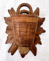 Antique Hand Carved Basket &amp; Leaf Match Holder Striker de Lendrecie&#39;s Fa... - $555.19 MXN
