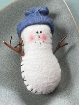 Handmade White Felt Stuffed Snowman w Blue Hat &amp; Stick Arms Pin Brooch – 3.5 in - £10.52 GBP