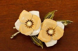 VINTAGE Costume Jewelry Coro AB Rhinestone Peaches &amp; Cream Flower Brooch Pin - £19.77 GBP