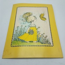 Vintage 1976 Mead Giallo Ragazza Con Farfalle Fiori Selvatici Portfolio ... - £7.42 GBP