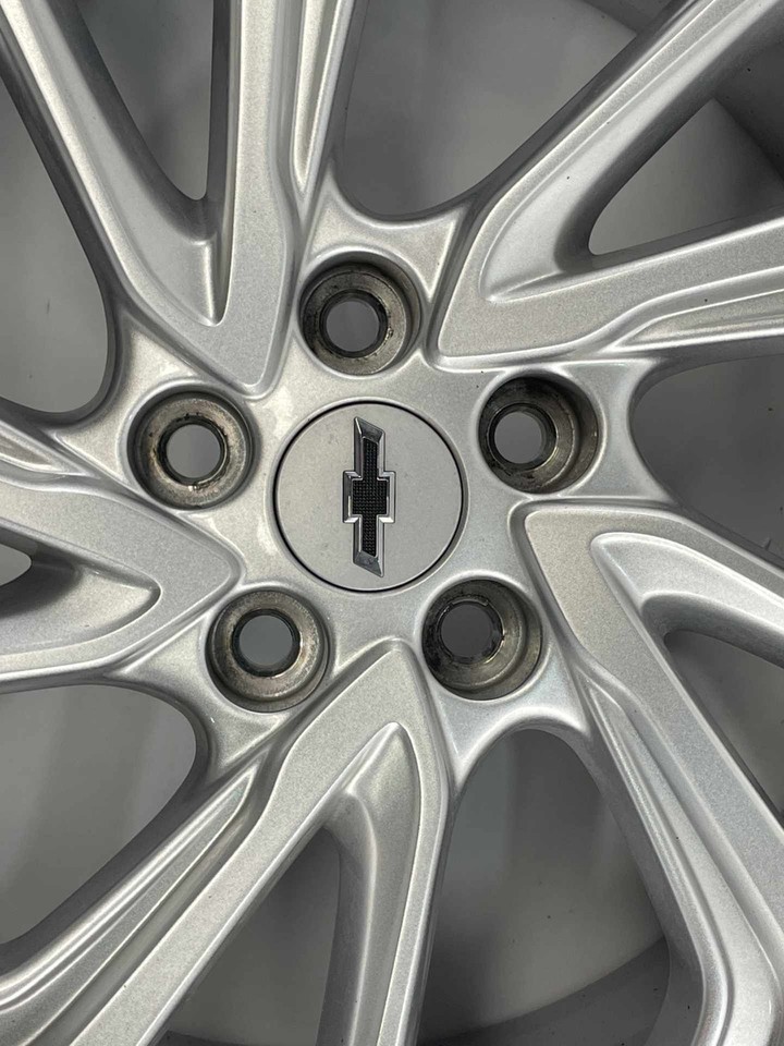 2022-23 Chevy Bolt EUV LT 17x7 Alloy Closed 10 Spoke W/O Insert Silver 42676822 Item image 3