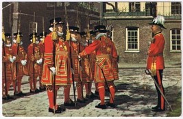 Postcard Yeoman Warders Tower Of London England UK - £3.15 GBP