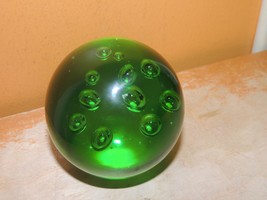 Blown Art Glass 2.5&quot; Paperweight Sculpture Controlled Bubble Green sphere - £17.97 GBP