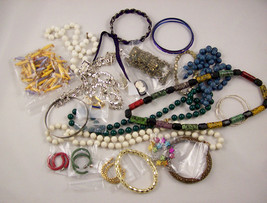 Vintage to Now Jewelry 23 Pieces NO Junk De Stash (Lot #5)  - $15.00