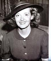 Bette Davis original 1 page 8x10 clipping magazine photo #W5817 - $4.89