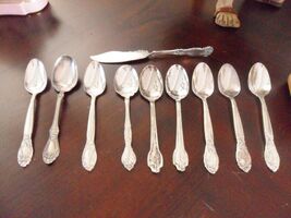 W. &quot;Rogers&quot; AA 9 tea spoons and a knife server, beautiful designs, mixed[8] - €46,67 EUR