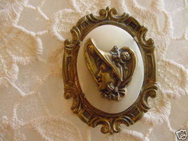 (C-545) vintage lady hat brass cameo Mother of Pearl oval pin - £44.82 GBP