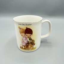 Vintage 1983 Precious Moments Coffee Mug &quot;Love One Another&quot; Gold Rim Enesco - £7.90 GBP