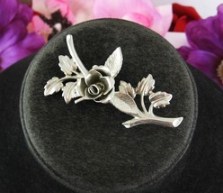 CORO Pegasus Vintage ROSE BLOOM BROOCH Branch Flower Leaves Silvertone 2... - $325.29 MXN