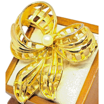 Vintage Ribbon Brooch Single Simulated Seed Pearl Statement Textured Gold Tone - £6.29 GBP
